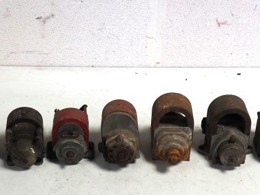 13 différents magnétos pour automobile de différentes marques.