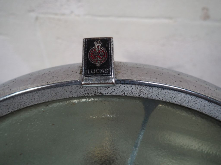 Paire de phares Joseph LUCAS limited Birmingham England. Diam. 30 cm.