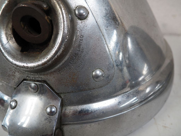 Paire de phares Joseph LUCAS limited Birmingham England. Diam. 30 cm.