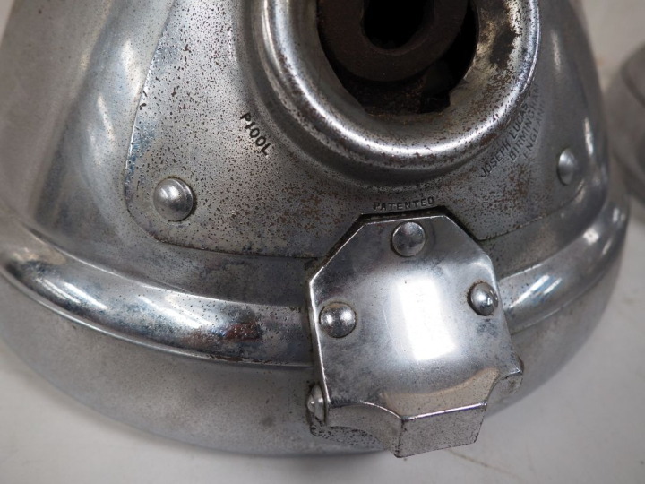 Paire de phares Joseph LUCAS limited Birmingham England. Diam. 30 cm.