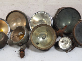 Vente aux enchères Ensemble de phares automobiles.