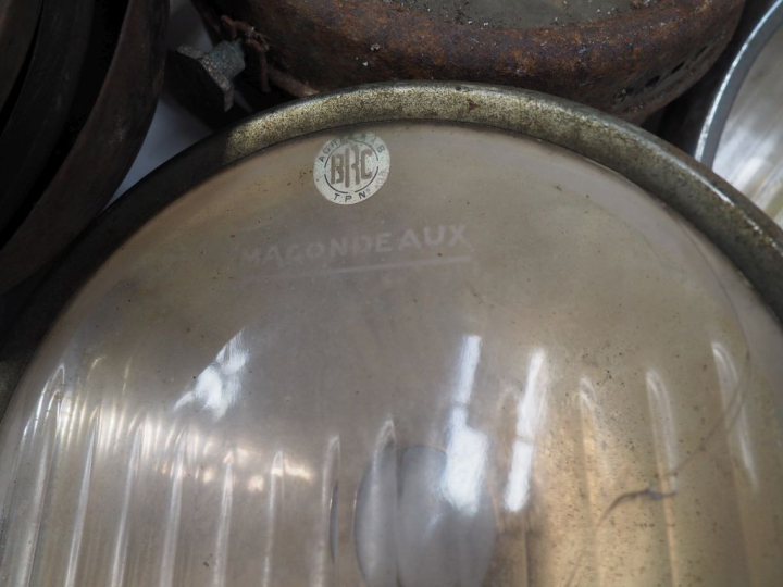 Ensemble de phares automobile.