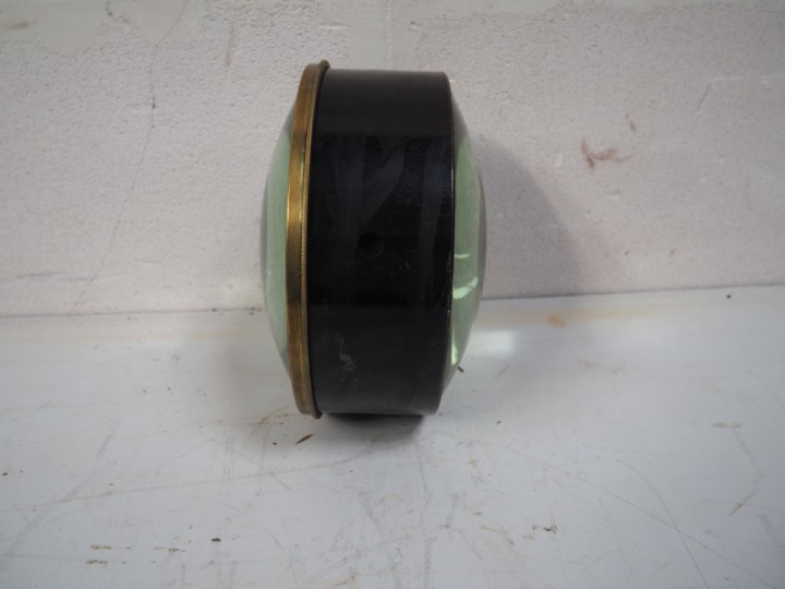 Element automobile grossissant en verre cerclé de métal. Dim. 25 x 23 