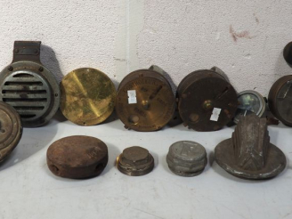 Vente aux enchères Ensemble de pièces et accessoires automobile.