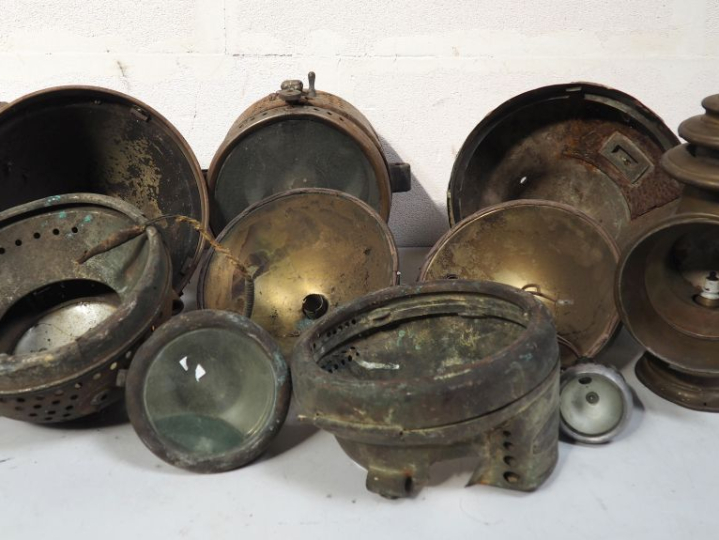 Ensemble de phares pour automobile.