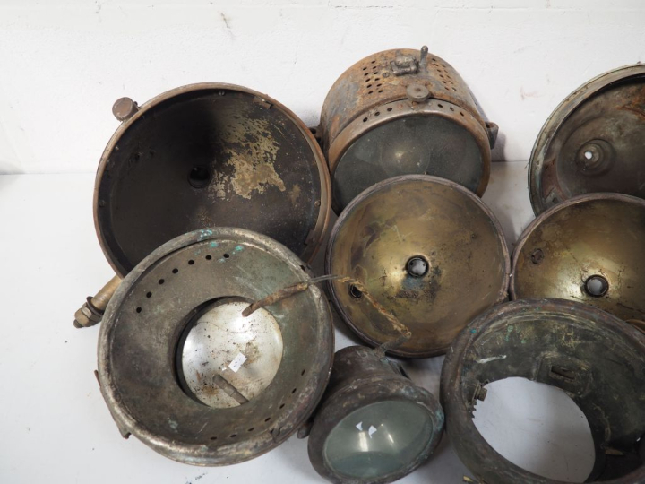 Ensemble de phares pour automobile.