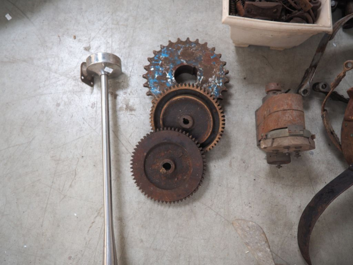 Ensemble de pièces pour automobile.