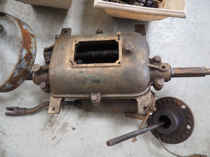 Ensemble de pièces pour automobile.