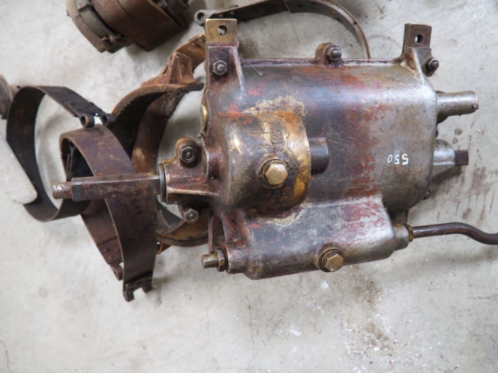 Ensemble de pièces pour automobile.