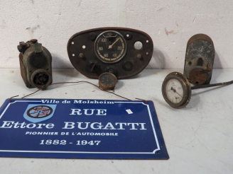 Vente aux enchères Ensemble de pièces et accessoires pour automobile.