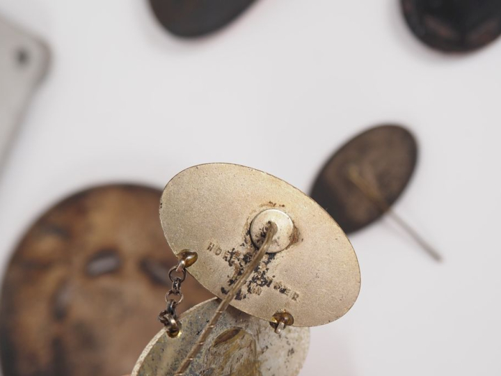 Ensemble de plaques émaillées BUGATTI. H. de 2,5 à 18 cm.