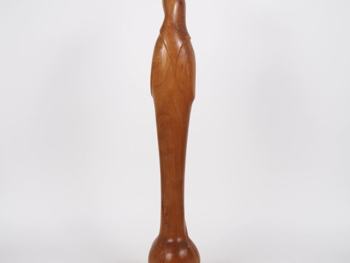 F. BRASSAC.  "Vierge à la colombe" Bois sculpté Signé H. 76 cm