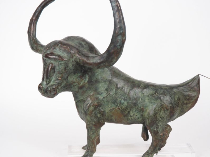 Sébastien CASTELLA.  "Taureau de combat" Sculpture en bronze à patine 