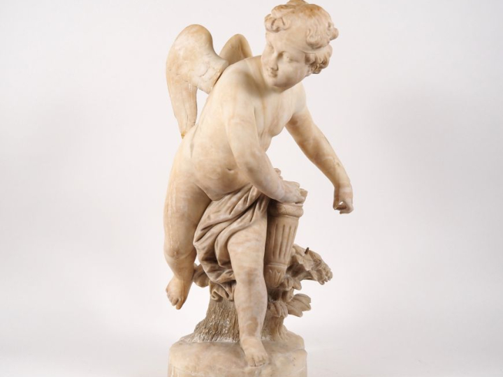 FALCONNET.  "amour" Grande sculpture en albatre  Signée (accidents) H.