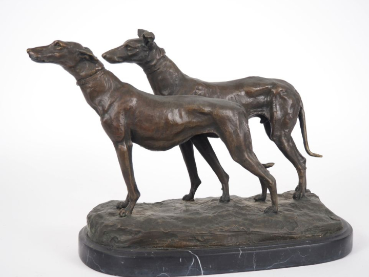 E. FREMIET.  "Les deux lévriers" Groupe en bronze, à patine verte, sur