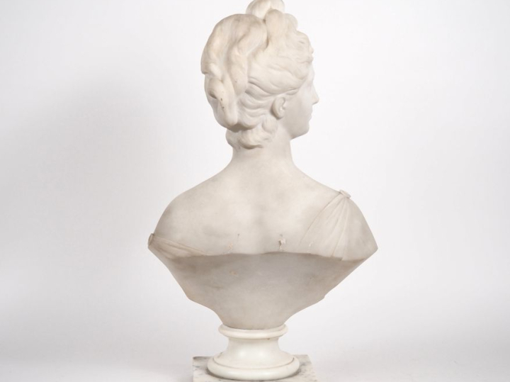 HOUDON. (d'après) "Diane chasseresse" Sculpture en marbre blanc  H. 53