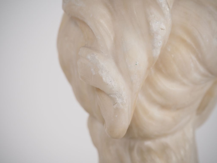 HOUDON. (d'après) "Diane chasseresse en buste" Sculpture en albatre H.