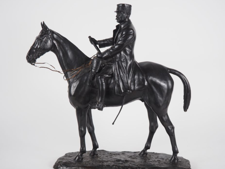Georges MALISSARD.  "Le Maréchal Foch à cheval" Sculpture en bronze à 
