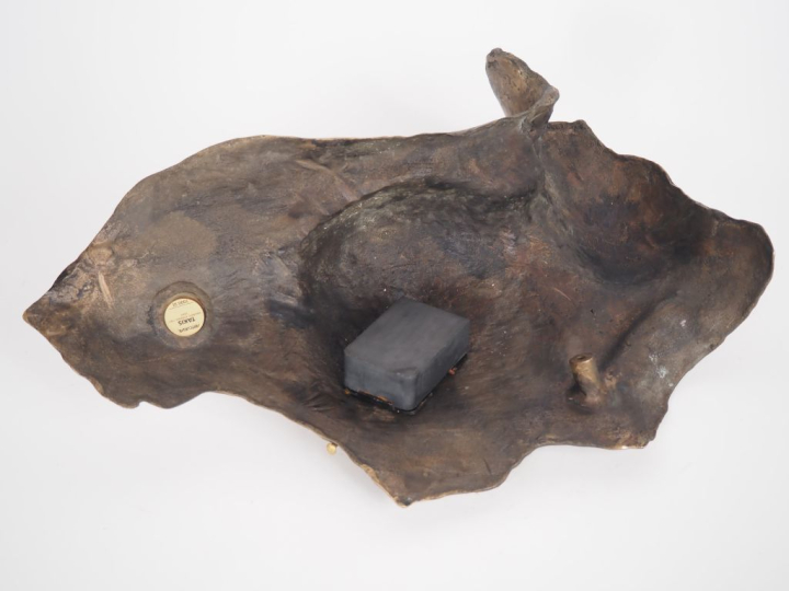 TAKIS.  "Magnetic Evidence 1983" Bronze Signé  Art Curial Diffusion nu