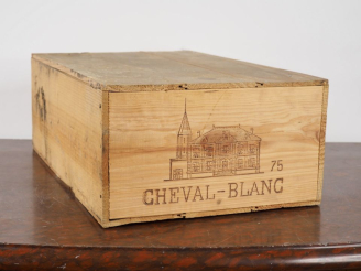 Vente aux enchères 12 BOUTEILLES CHÂTEAU CHEVAL BLANC 1er GCC SAINT ÉMILION - 1975 - CBO 