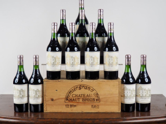 Vente aux enchères 12 BOUTEILLES CHÂTEAU HAUT BRION 1er GCC GRAVES - 1982 - CBO - #1 - 3 