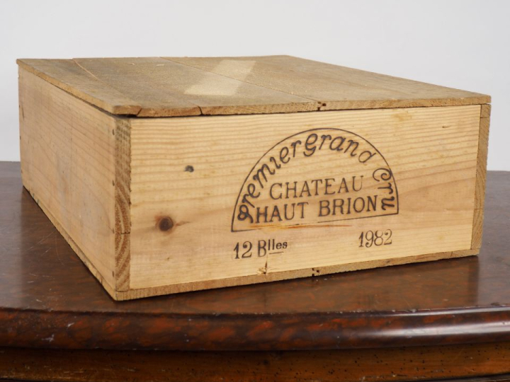 12 BOUTEILLES CHÂTEAU HAUT BRION 1er GCC GRAVES - 1982 - CBO - #1 - 3 