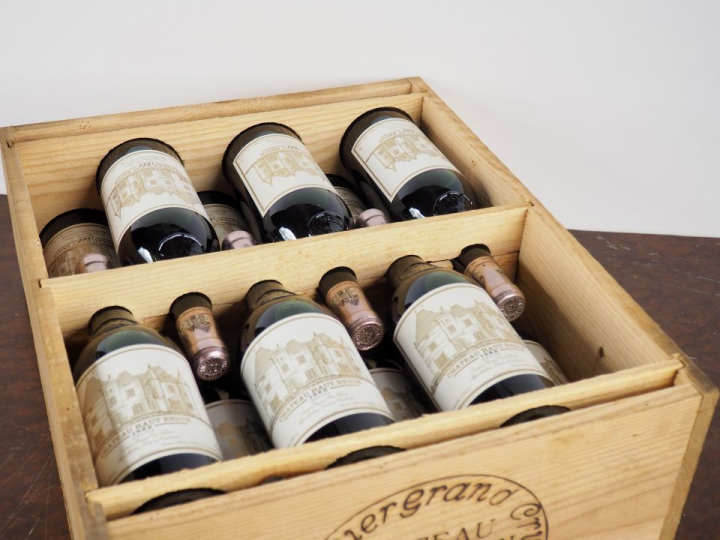 12 BOUTEILLES CHÂTEAU HAUT BRION 1er GCC GRAVES - 1982 - CBO - #1 - 3 