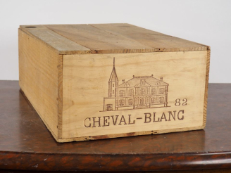 Vente aux enchères 12 BOUTEILLES CHÂTEAU CHEVAL BLANC 1er GCC SAINT ÉMILION - 1982 - CBO 