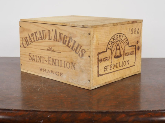 Vente aux enchères 6 BOUTEILLES CHÂTEAU L'ANGÉLUS GCC SAINT ÉMILION - 1984 - CBO - 3 BG/2