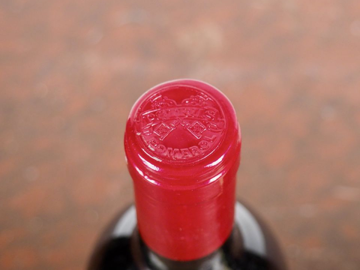 2 BOUTEILLES PETRUS POMEROL - 1986 - #1 - TRÈS BONS NIVEAUX/1 ÉTIQUETT