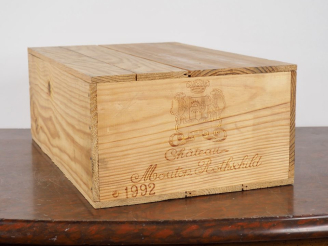 Vente aux enchères 12 BOUTEILLES CHÂTEAU MOUTON ROTHSCHILD 1er GCC PAUILLAC - 1992 - CBO 