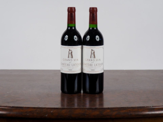 Vente aux enchères 2 BOUTEILLES CHÂTEAU LATOUR 1er GCC PAUILLAC - 1993 - #1 - PAPIERS DE 
