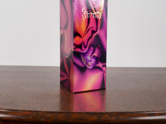 Vente aux enchères 1 BOUTEILLE CHAMPAGNE ROSÉ DOM PÉRIGNON "LADY GAGA" - 2006 - COFFRET -