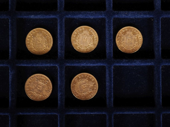 Ensemble comprenant :  - deux pièces de 20 Francs or, 1866-BB. - une p