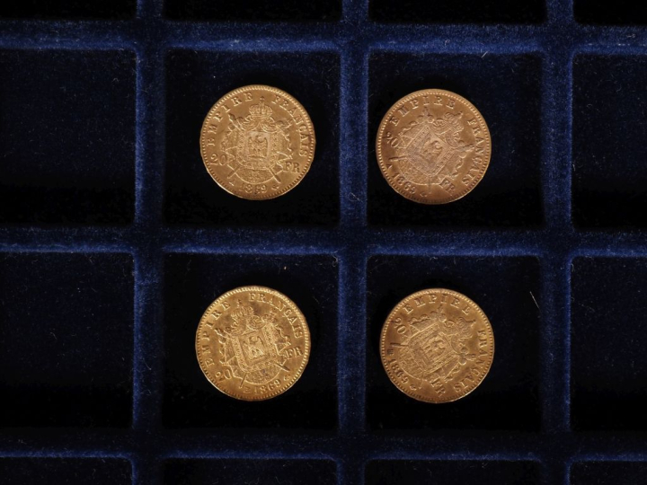 Quatre pièces de 20 Francs or, 1869-BB (x2) et 1869-A (x2). FRAIS ACHE