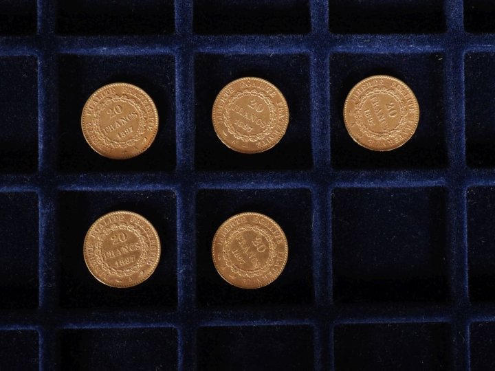 Cinq pièces de 20 Francs or, 1897-A.  FRAIS ACHETEURS 10% HT.
