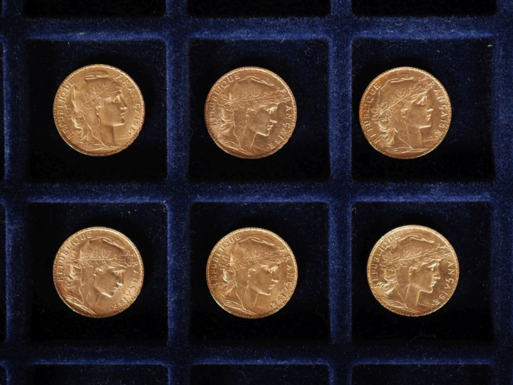Six pièces de 20 Francs or, 1910 (x2), 1911, 1912 (x2) et 1913. FRAIS 