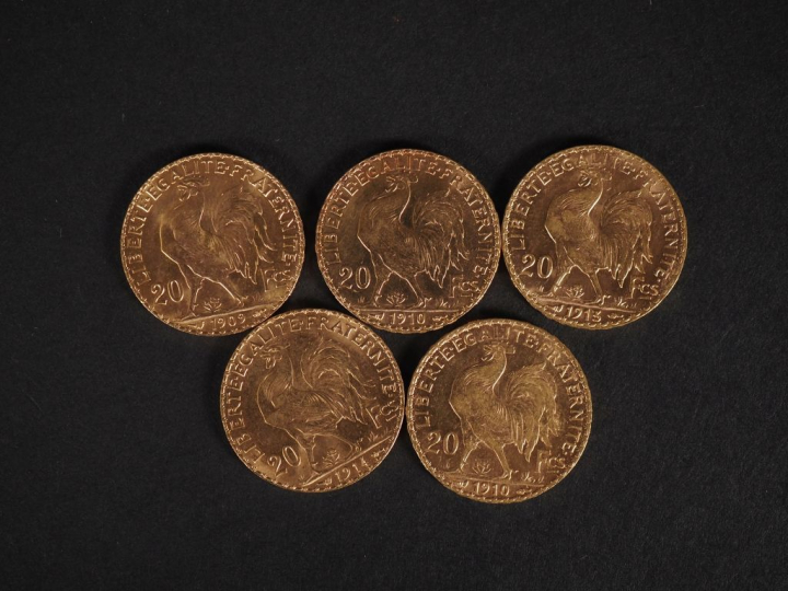 Cinq pièces de 20 Francs or, 1909, 1910 (x2), 1913 et 1914. FRAIS ACHE