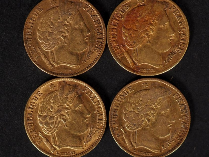 Ensemble comprenant :  - une pièce de 10 Francs or, 1850-A.  - trois p