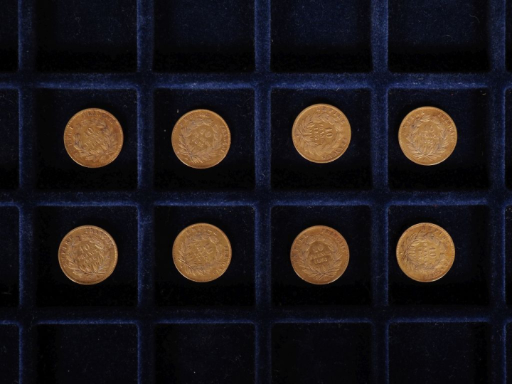 Ensemble comprenant :  - cinq pièces de 10 Francs or, 1855-A.  - trois