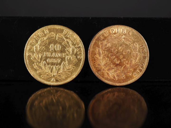 Deux pièces de 10 Francs or, Napoléon III Empereur, 1856-A et 1857-A. 