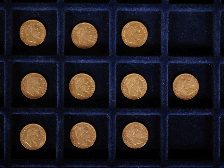 Ensemble comprenant :  - trois pièces de 10 Francs or, 1862-A (x2) et 