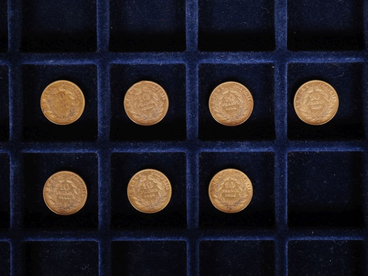 Ensemble comprenant :  - une pièce de 10 Francs or, 1865-A. - six pièc