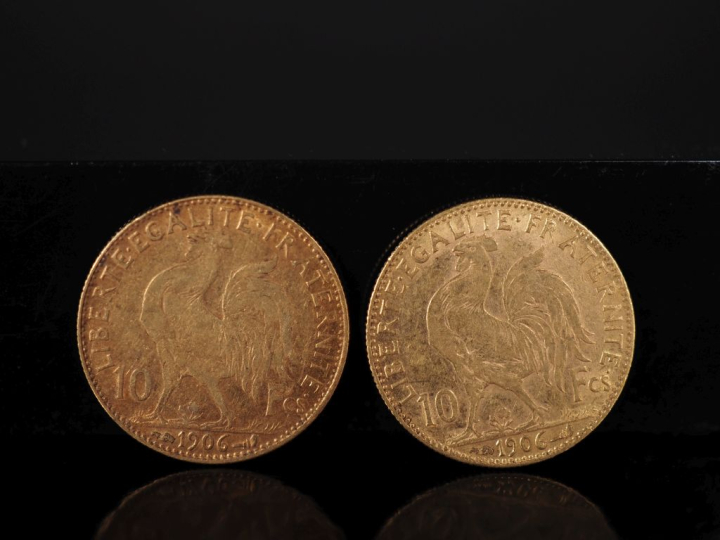 Ensemble comprenant :  - cinq pièces de 10 Francs or, 1867-BB (x3) et 