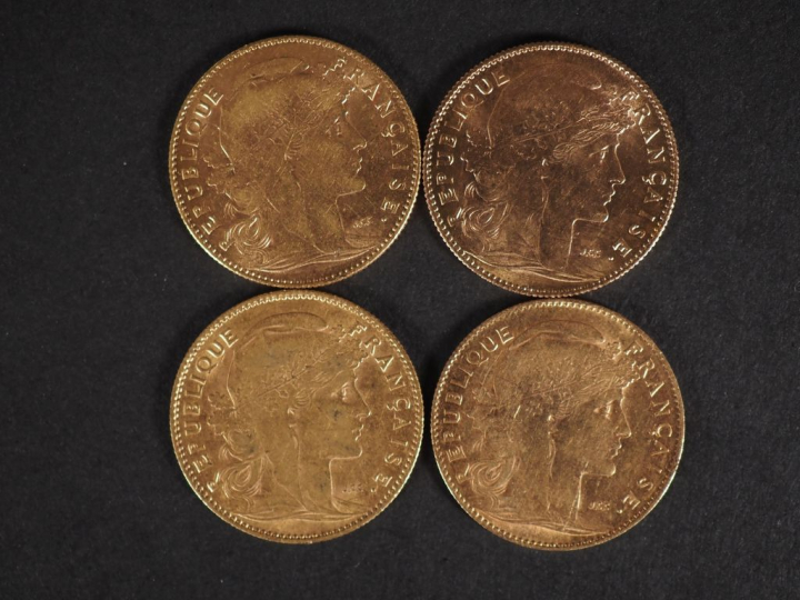 Quatre pièces de 10 Francs or, République Française, 1910, 1911, 1912 