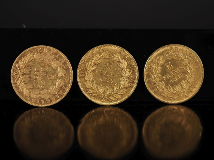 Trois pièces de 5 Francs or, Napoléon III Empereur, 1856-A, 1857-A et 