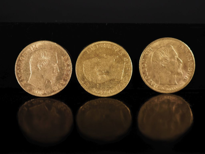 Trois pièces de 5 Francs or, Napoléon III Empereur, 1860-A (x2) et 186