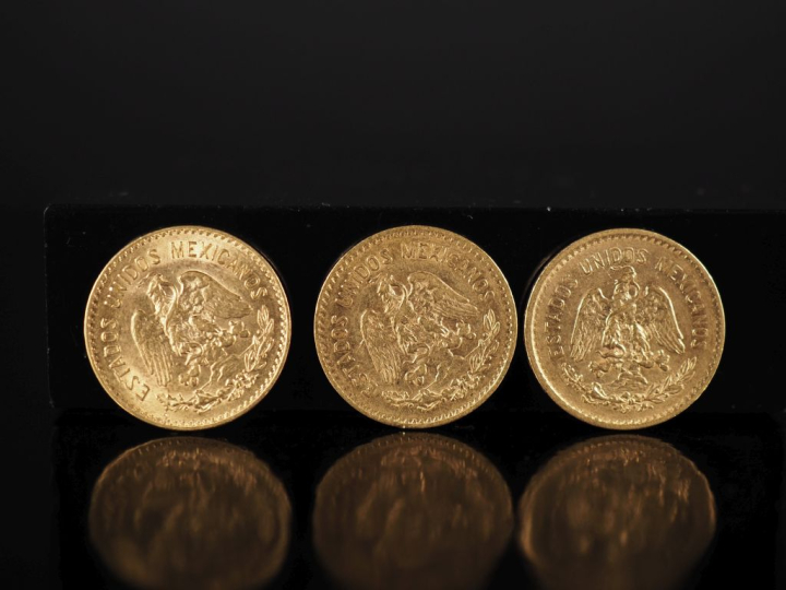 Trois pièces de 5 Pesos mexicains or, 1906-M et 1920-M (x2). FRAIS ACH