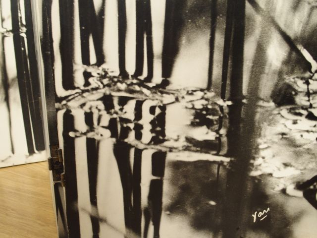 Jean DIEUZAIDE. Photographie en noir et blanc montée sur un paravent à