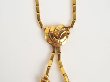Collier en or jaune années 60, maille à section carrée. Poids: 27,9gr